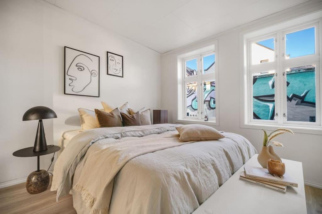Central Apartment With Balcony, Self-Check In & Private Entrance Bergen Exterior photo